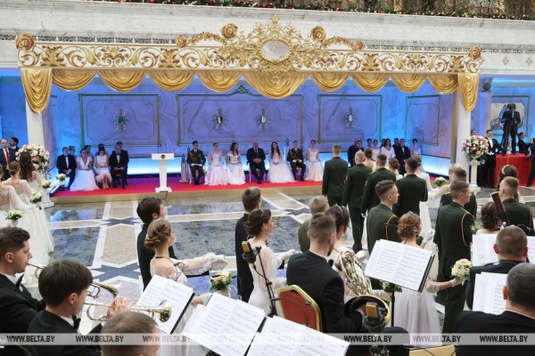 Лукашенко: время требует от каждого из нас думать не только о себе, но и о стране Лукашенко: время требует от каждого из нас думать не только о себе, но и о стране