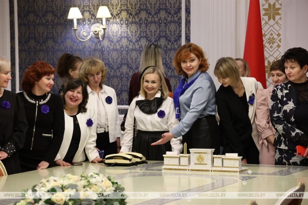 Гостьи из Минпрома о Дворце Независимости: "Зроблена ў Беларусі - гэта сіла"