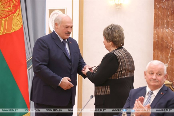 От агрономии до лазеров. Лукашенко вручил дипломы доктора наук и аттестаты профессора