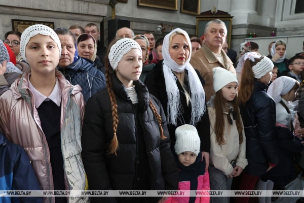 Лукашенко на Пасху посещает храм в Шклове Лукашенко на Пасху посещает храм в Шклове