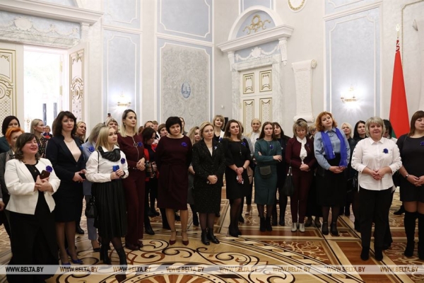 Гостьи из Минпрома о Дворце Независимости: "Зроблена ў Беларусі - гэта сіла"