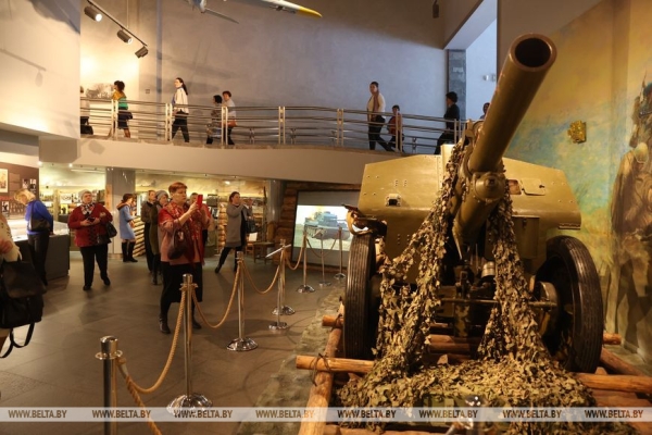 ФОТОФАКТ: Участницы первого республиканского форума тружениц села посетили музей истории Великой Отечественной войны