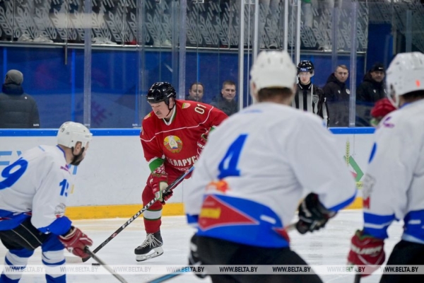 Хоккейная команда Президента Беларуси сыграла вничью на любительском турнире Хоккейная команда Президента Беларуси сыграла вничью на любительском турнире