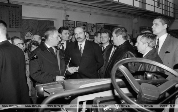 BELARUS - бренд Беларуси. Вспоминаем, как строился МТЗ и к чему привел визит Лукашенко в 1995 году BELARUS - бренд Беларуси. Вспоминаем, как строился МТЗ и к чему привел визит Лукашенко в 1995 году