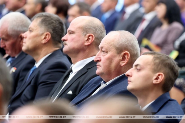 Лукашенко: благополучие государства и его продовольственная безопасность находятся в руках тружеников АПК Лукашенко: благополучие государства и его продовольственная безопасность находятся в руках тружеников АПК