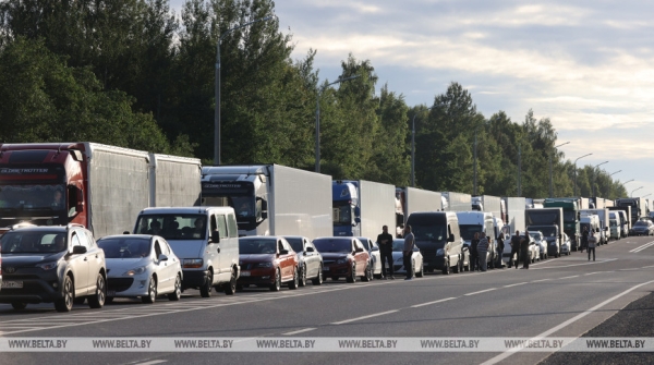 ГПК: за сутки количество легкового транспорта на въезд в ЕС снизилось наполовину, фур возросло на 45% ГПК: за сутки количество легкового транспорта на въезд в ЕС снизилось наполовину, фур возросло на 45%