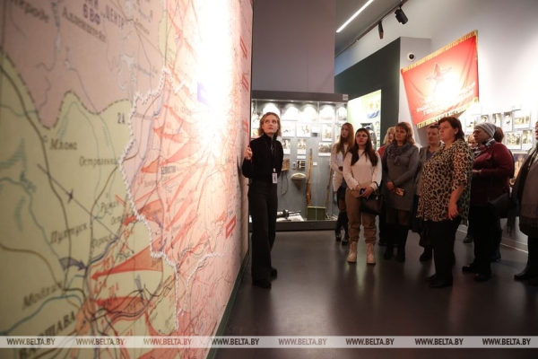 ФОТОФАКТ: Участницы первого республиканского форума тружениц села посетили музей истории Великой Отечественной войны