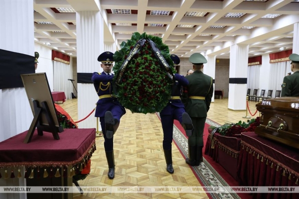 Церемония прощания с Владимиром Макеем (ОБНОВЛЯЕТСЯ) Церемония прощания с Владимиром Макеем (ОБНОВЛЯЕТСЯ)