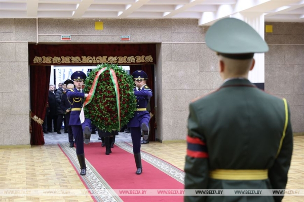 Церемония прощания с Владимиром Макеем (ОБНОВЛЯЕТСЯ) Церемония прощания с Владимиром Макеем (ОБНОВЛЯЕТСЯ)