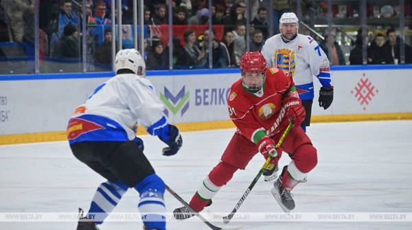 Хоккейная команда Президента Беларуси сыграла вничью на любительском турнире Хоккейная команда Президента Беларуси сыграла вничью на любительском турнире