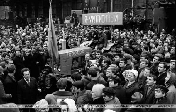 BELARUS - бренд Беларуси. Вспоминаем, как строился МТЗ и к чему привел визит Лукашенко в 1995 году BELARUS - бренд Беларуси. Вспоминаем, как строился МТЗ и к чему привел визит Лукашенко в 1995 году