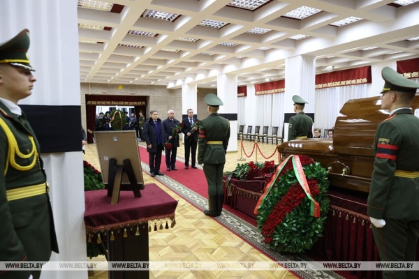 Церемония прощания с Владимиром Макеем (ОБНОВЛЯЕТСЯ) Церемония прощания с Владимиром Макеем (ОБНОВЛЯЕТСЯ)