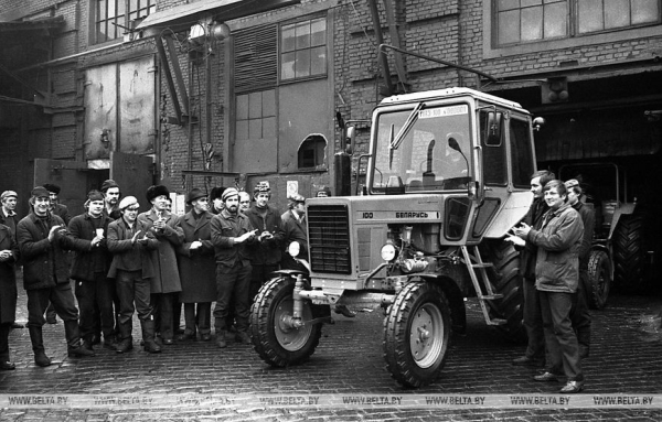 BELARUS - бренд Беларуси. Вспоминаем, как строился МТЗ и к чему привел визит Лукашенко в 1995 году BELARUS - бренд Беларуси. Вспоминаем, как строился МТЗ и к чему привел визит Лукашенко в 1995 году