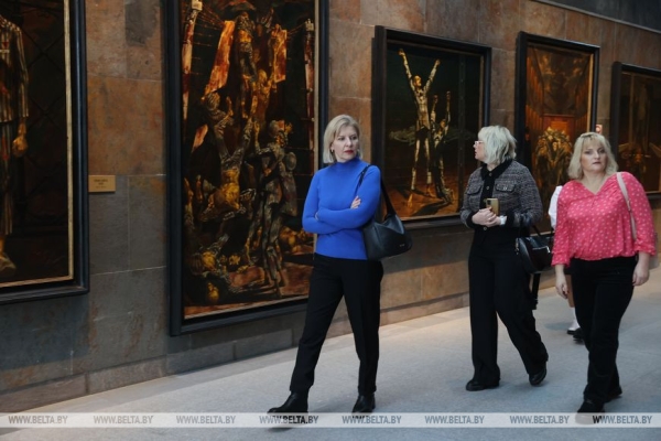 ФОТОФАКТ: Участницы первого республиканского форума тружениц села посетили музей истории Великой Отечественной войны