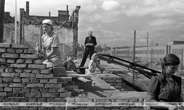 BELARUS - бренд Беларуси. Вспоминаем, как строился МТЗ и к чему привел визит Лукашенко в 1995 году BELARUS - бренд Беларуси. Вспоминаем, как строился МТЗ и к чему привел визит Лукашенко в 1995 году