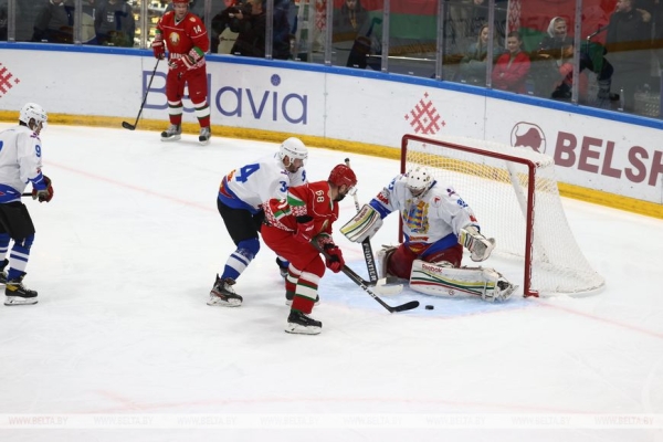 Хоккейная команда Президента Беларуси сыграла вничью на любительском турнире Хоккейная команда Президента Беларуси сыграла вничью на любительском турнире