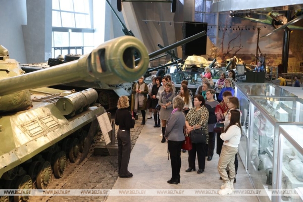 ФОТОФАКТ: Участницы первого республиканского форума тружениц села посетили музей истории Великой Отечественной войны