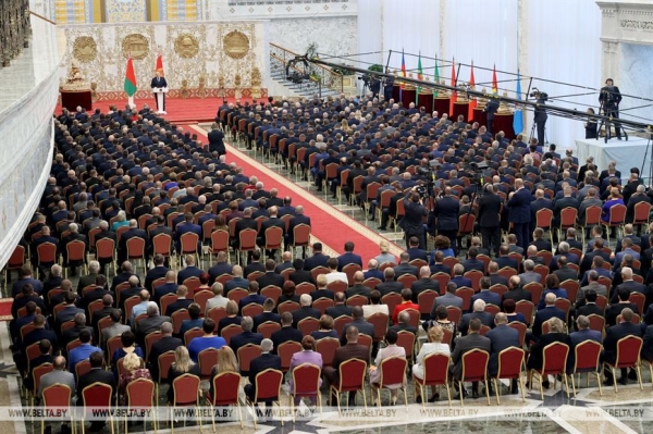 Лукашенко: благополучие государства и его продовольственная безопасность находятся в руках тружеников АПК Лукашенко: благополучие государства и его продовольственная безопасность находятся в руках тружеников АПК