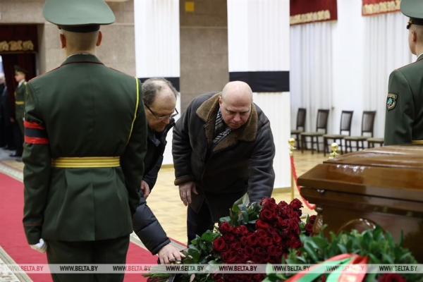 Церемония прощания с Владимиром Макеем (ОБНОВЛЯЕТСЯ) Церемония прощания с Владимиром Макеем (ОБНОВЛЯЕТСЯ)