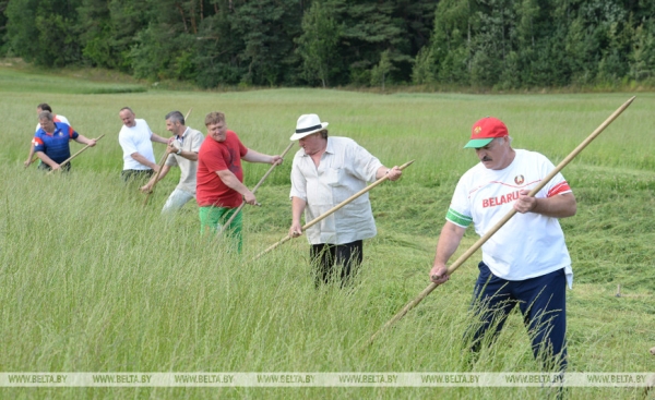BELARUS - бренд Беларуси. Вспоминаем, как строился МТЗ и к чему привел визит Лукашенко в 1995 году BELARUS - бренд Беларуси. Вспоминаем, как строился МТЗ и к чему привел визит Лукашенко в 1995 году