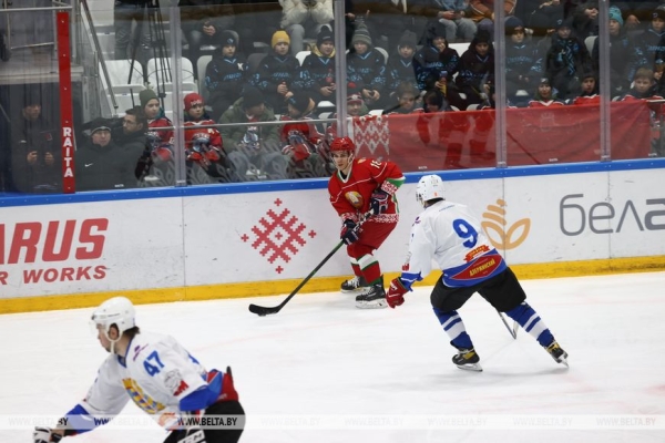 Хоккейная команда Президента Беларуси сыграла вничью на любительском турнире Хоккейная команда Президента Беларуси сыграла вничью на любительском турнире