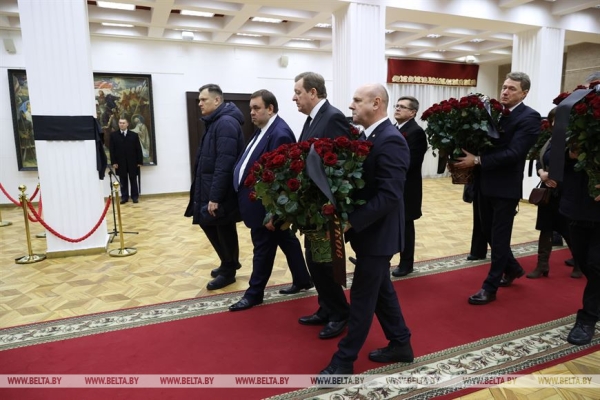 Церемония прощания с Владимиром Макеем (ОБНОВЛЯЕТСЯ) Церемония прощания с Владимиром Макеем (ОБНОВЛЯЕТСЯ)