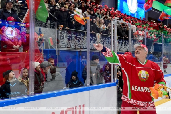 Хоккейная команда Президента Беларуси сыграла вничью на любительском турнире Хоккейная команда Президента Беларуси сыграла вничью на любительском турнире
