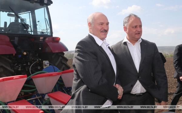 BELARUS - бренд Беларуси. Вспоминаем, как строился МТЗ и к чему привел визит Лукашенко в 1995 году BELARUS - бренд Беларуси. Вспоминаем, как строился МТЗ и к чему привел визит Лукашенко в 1995 году