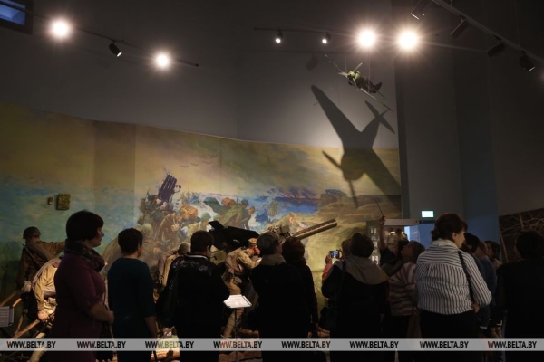 ФОТОФАКТ: Участницы первого республиканского форума тружениц села посетили музей истории Великой Отечественной войны