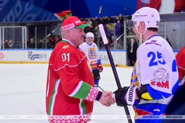 Хоккейная команда Президента Беларуси сыграла вничью на любительском турнире Хоккейная команда Президента Беларуси сыграла вничью на любительском турнире