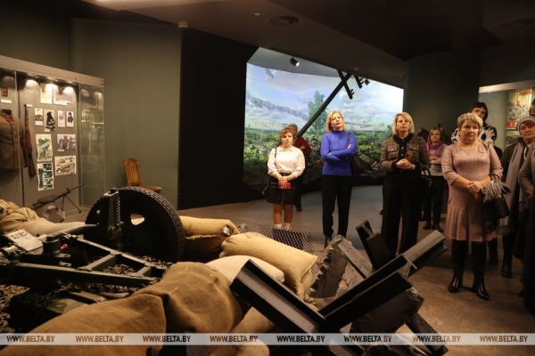 ФОТОФАКТ: Участницы первого республиканского форума тружениц села посетили музей истории Великой Отечественной войны