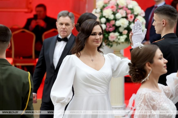 Ярко и очень позитивно. Новогодний бал для молодежи прошел во Дворце Независимости