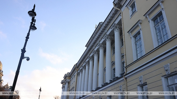 Лукашенко прибыл на неформальную встречу лидеров стран СНГ Лукашенко прибыл на неформальную встречу лидеров стран СНГ