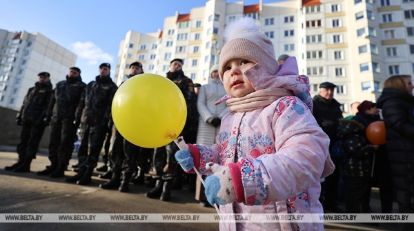 Лукашенко поручил рассмотреть возможность выкупа арендного жилья военнослужащими