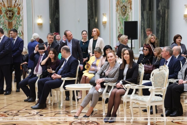 Гости Дворца Независимости разные, но эмоции всегда одни - восторг и восхищение Гости Дворца Независимости разные, но эмоции всегда одни - восторг и восхищение