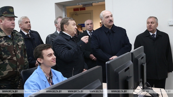 Скептикам наперекор. Как Лукашенко выводил в космос суверенную Беларусь