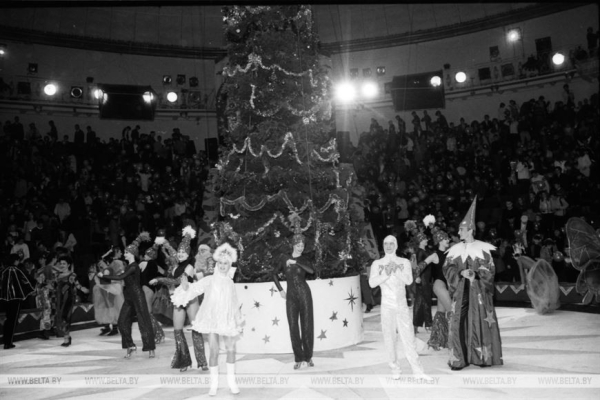 Вы знали, что акции "Наши дети" и президентской елке уже почти 30 лет? Вспоминаем историю этой новогодней традиции Вы знали, что акции "Наши дети" и президентской елке уже почти 30 лет? Вспоминаем историю этой новогодней традиции