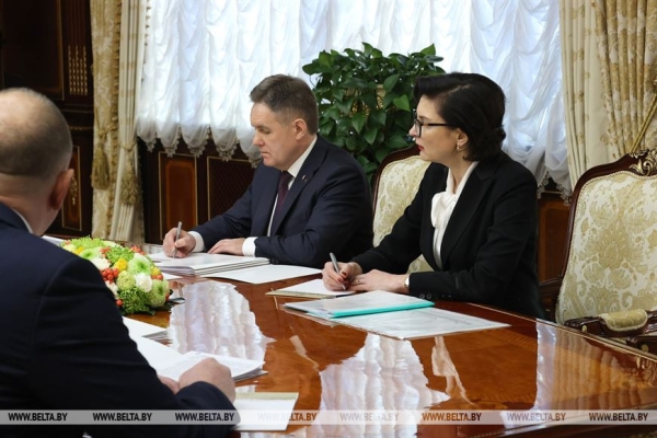 "Государство для народа, ну так народ надо лечить!" Лукашенко доклад Пиневича разбавил большой ложкой дегтя