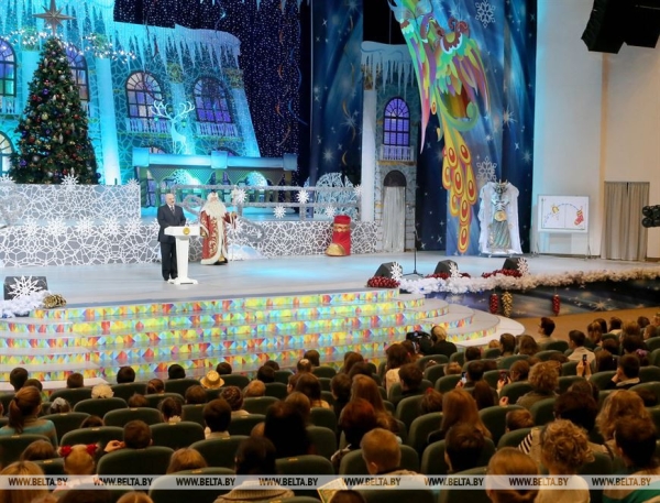 Вы знали, что акции "Наши дети" и президентской елке уже почти 30 лет? Вспоминаем историю этой новогодней традиции Вы знали, что акции "Наши дети" и президентской елке уже почти 30 лет? Вспоминаем историю этой новогодней традиции