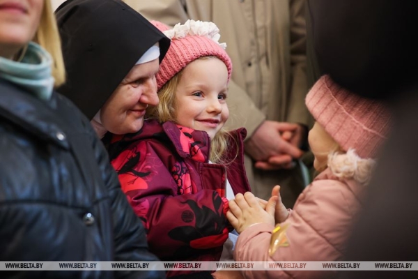 Католики празднуют Рождество Христово Католики празднуют Рождество Христово