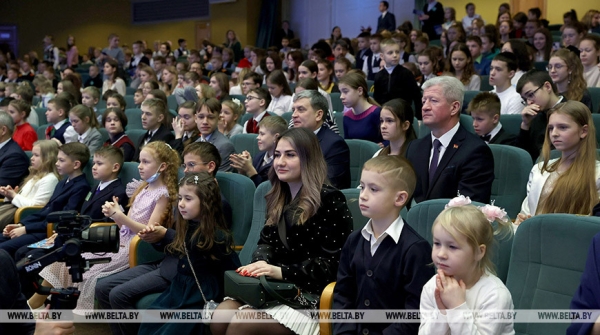 Лукашенко рассказал о новогодних традициях суверенной Беларуси и предложил завести еще одну Лукашенко рассказал о новогодних традициях суверенной Беларуси и предложил завести еще одну