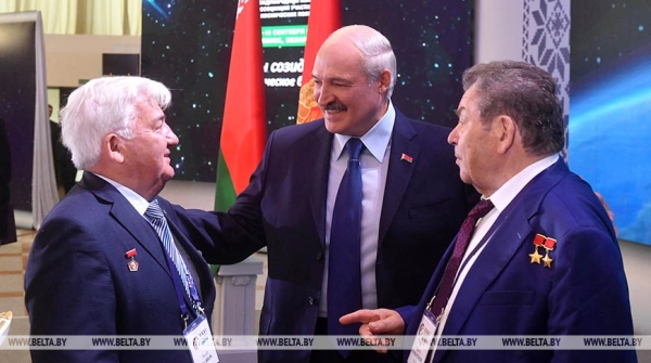Скептикам наперекор. Как Лукашенко выводил в космос суверенную Беларусь