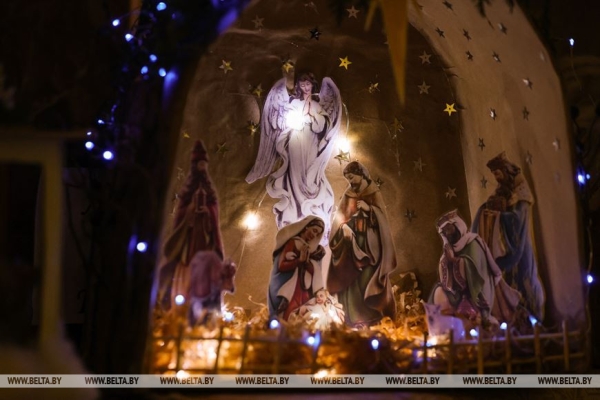 Католики празднуют Рождество Христово Католики празднуют Рождество Христово