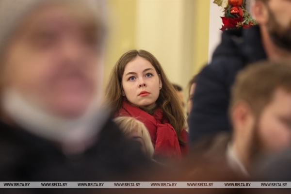 Католики празднуют Рождество Христово Католики празднуют Рождество Христово