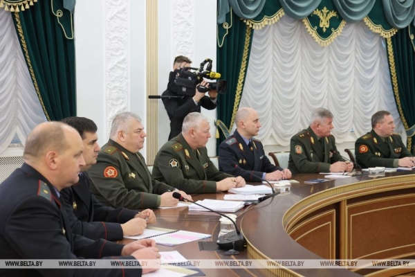 "Хочешь мира - готовься к войне". Лукашенко ответил на кривотолки о военных маневрах в Беларуси "Хочешь мира - готовься к войне". Лукашенко ответил на кривотолки о военных маневрах в Беларуси