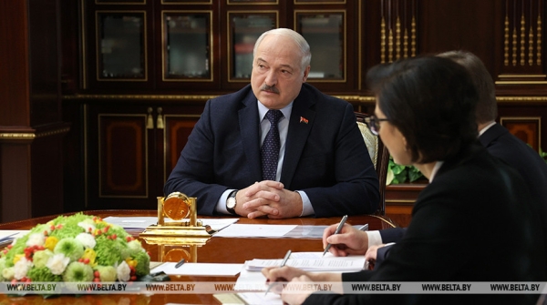 Лукашенко: надо прекратить строить дворцы как в здравоохранении, так и в образовании