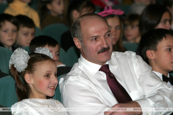 Вы знали, что акции "Наши дети" и президентской елке уже почти 30 лет? Вспоминаем историю этой новогодней традиции Вы знали, что акции "Наши дети" и президентской елке уже почти 30 лет? Вспоминаем историю этой новогодней традиции