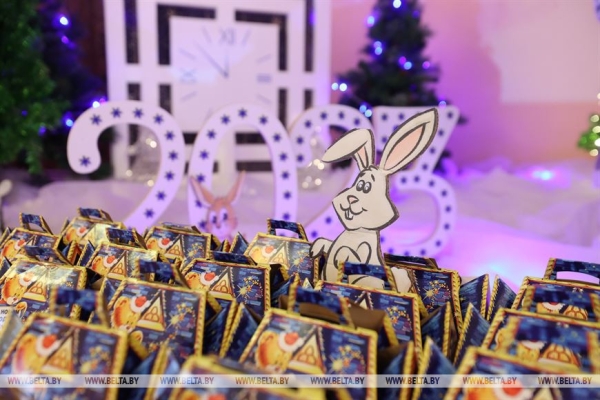 Вы знали, что акции "Наши дети" и президентской елке уже почти 30 лет? Вспоминаем историю этой новогодней традиции Вы знали, что акции "Наши дети" и президентской елке уже почти 30 лет? Вспоминаем историю этой новогодней традиции