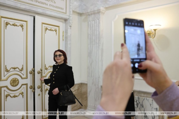 Гости Дворца Независимости разные, но эмоции всегда одни - восторг и восхищение Гости Дворца Независимости разные, но эмоции всегда одни - восторг и восхищение