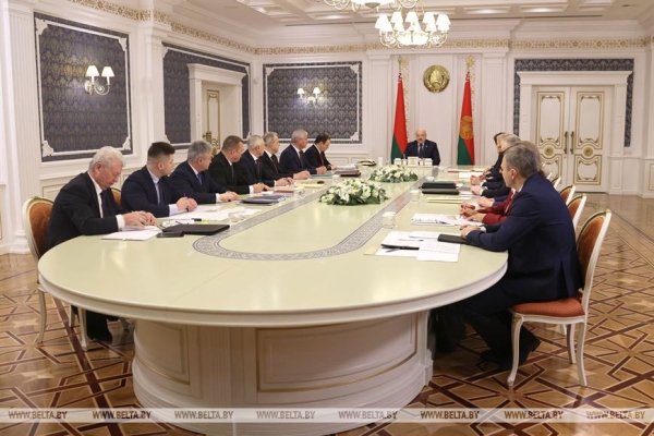 "Если вдруг что, там решится главный вопрос". Лукашенко по-простому объяснил, зачем нужно ВНС "Если вдруг что, там решится главный вопрос". Лукашенко по-простому объяснил, зачем нужно ВНС